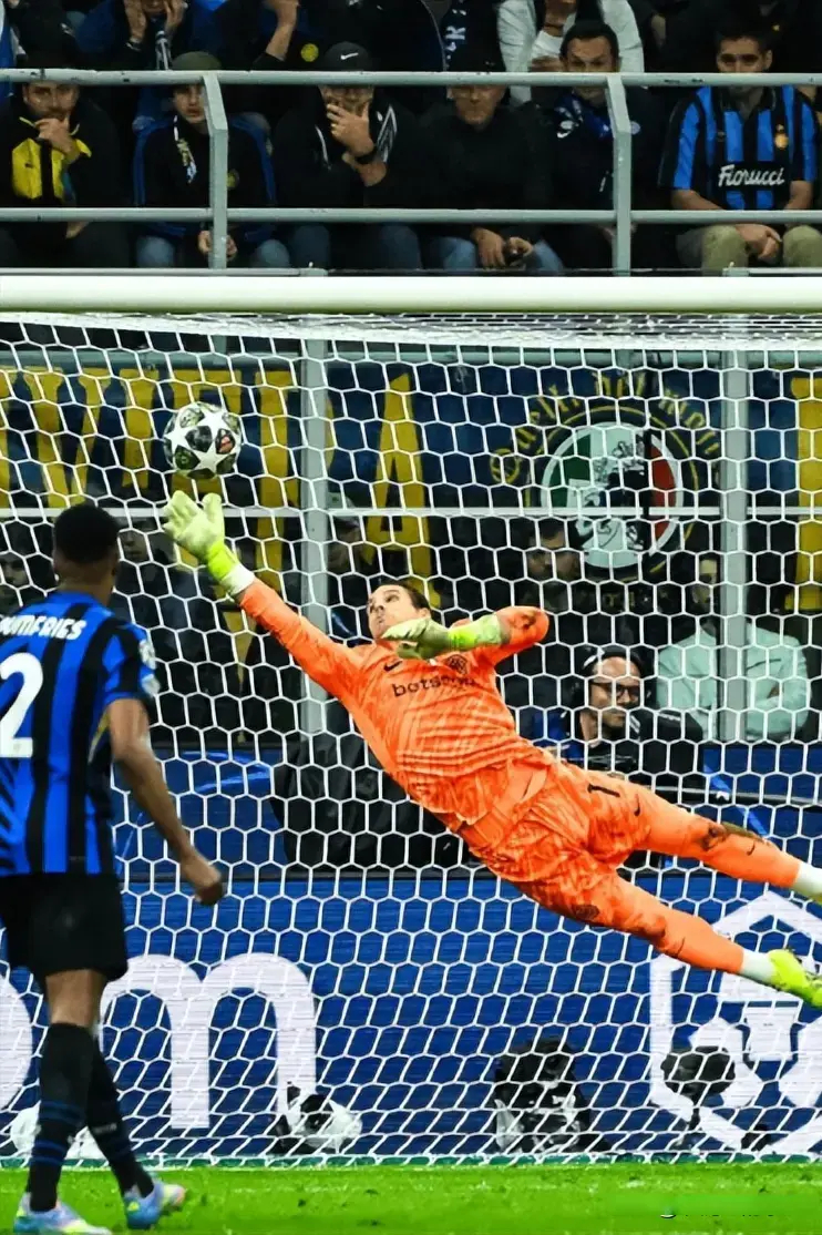 欧冠夜意甲双雄冰火两重天：亚特兰大溃败巴黎，国际米兰客场告捷